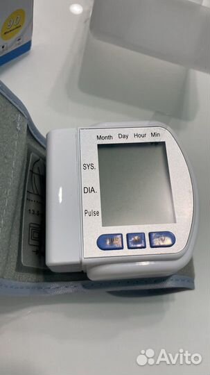 Цифровой автоматический тонометр на запястье