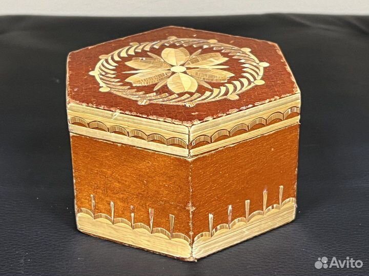 Шкатулка деревянная шестиугольная