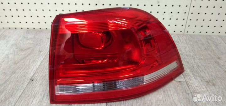 Фонарь задний наружный Volkswagen Touareg NF