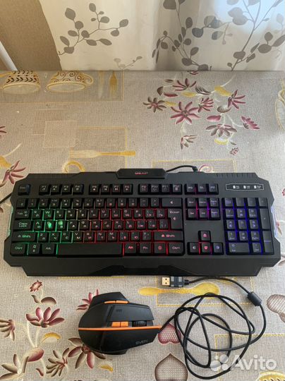 Игровая клавиатура с подсветкой и мышь