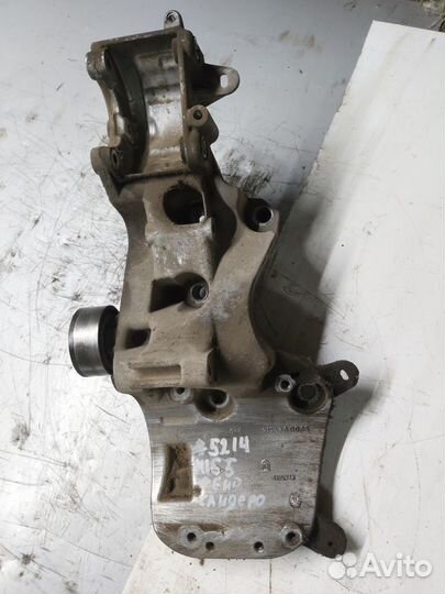 Кронштейн генератора Renault Sandero