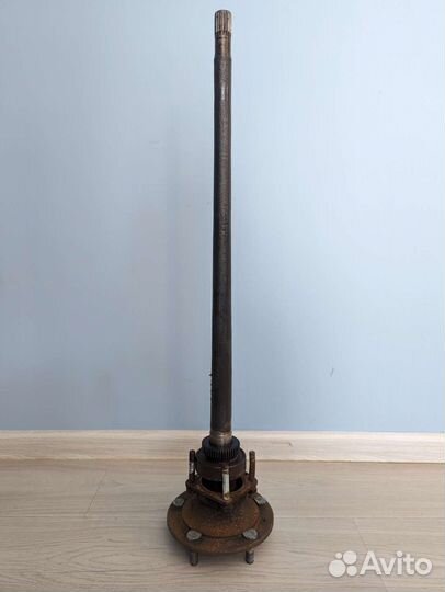 Полуось нива