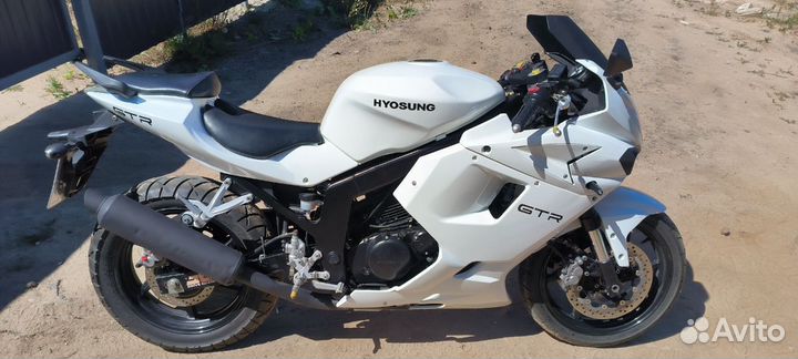 Hyosung GT250R