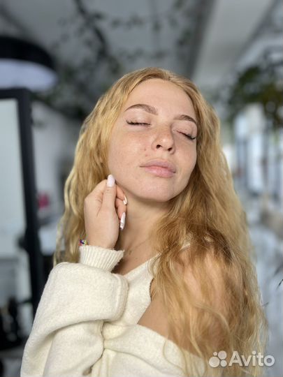 Модель на брови