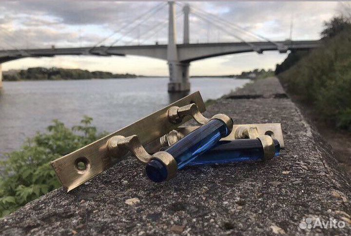 Оконная ручка старинная стекло