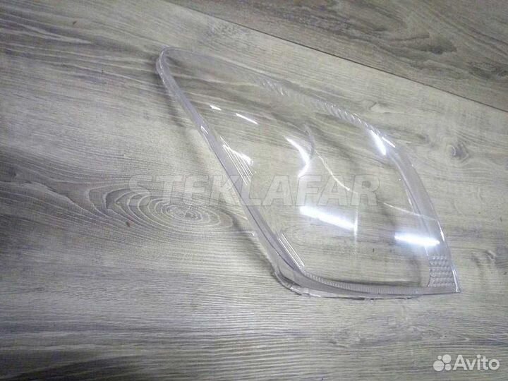 Стекло фары Toyota Ist P60 (2002-2005) дорестайли