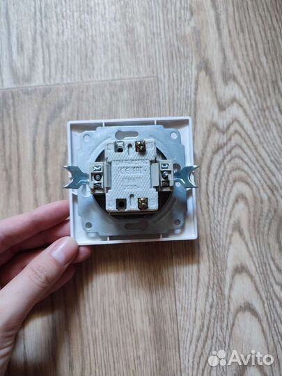 Выключатель одноклавишный с подстветкой