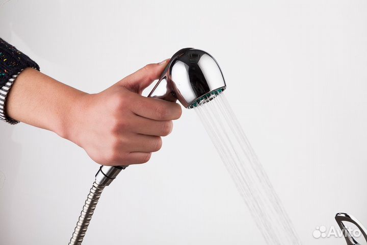 Смеситель с выдвижной лейкой Frap F6013