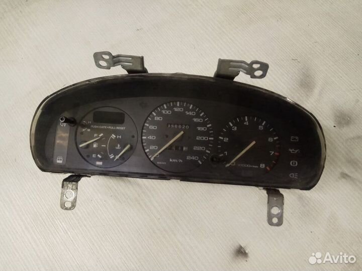 Панель приборов Mazda 323 щиток приборов