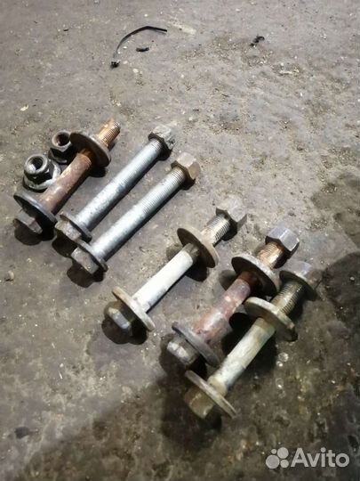 Рычаги передние и болты развальные Порше