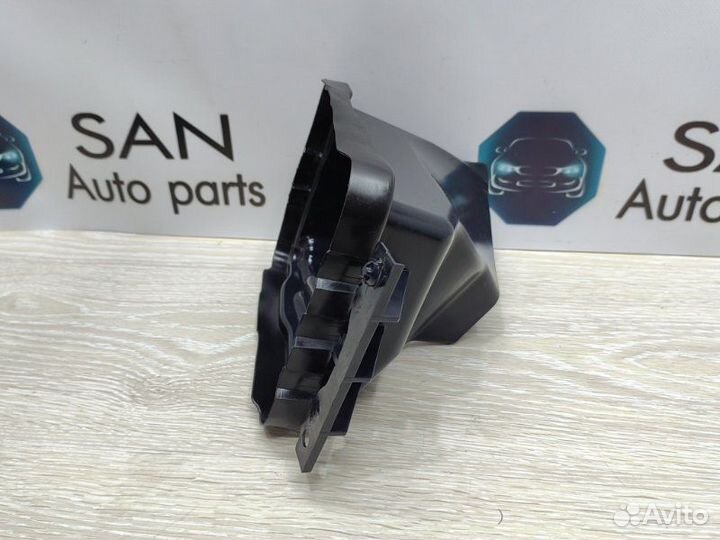 Воздуховод радиатора правый Bmw 3 F30 N55B30 2013