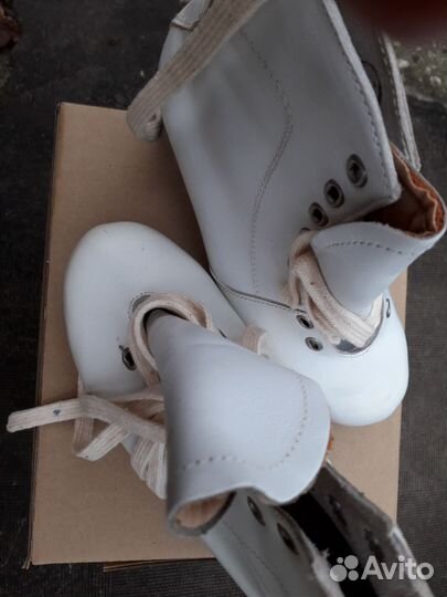 Ботинки для девочки (фигурное катание)