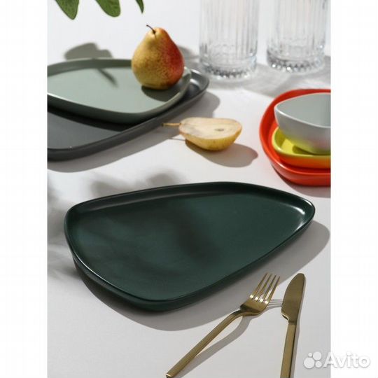 Тарелка нестандартной формы «Тёмно-зелёная», 28 х