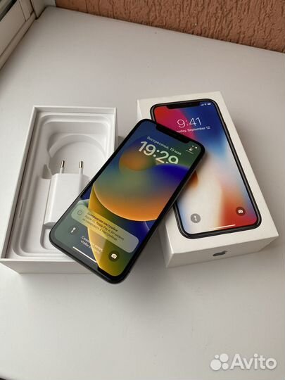 iPhone X, 64 ГБ