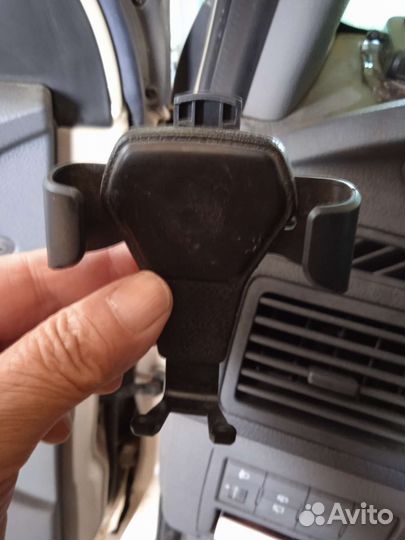 Держатель смартфонов автомобильный