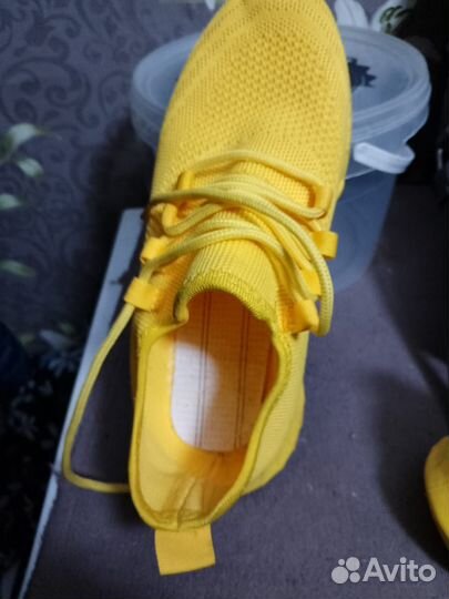 Кроссовки женские