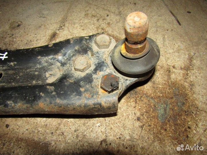 Рычаг передний левый Aveo (T300) 2011