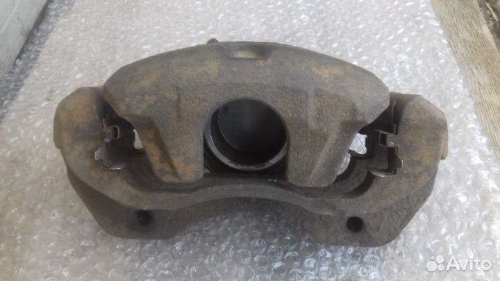 Митсубиси Лансер 9 передней правый суппорт