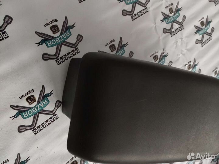 Подлокотник Mitsubishi Outlander