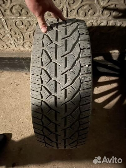 Tigar Winter 235/45 R18