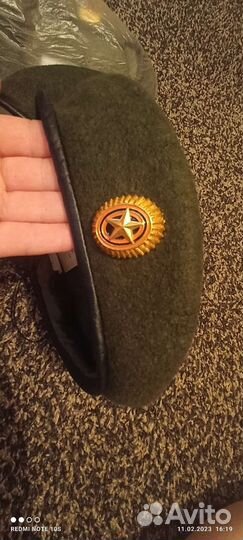 Берет болотного цвета 58 размер