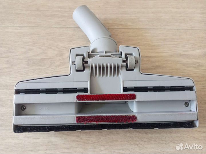 Щетка для пылесоса универсальная