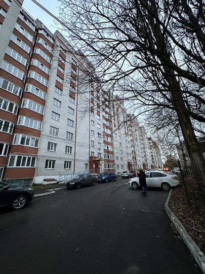 2-к. квартира, 55 м², 1/10 эт.