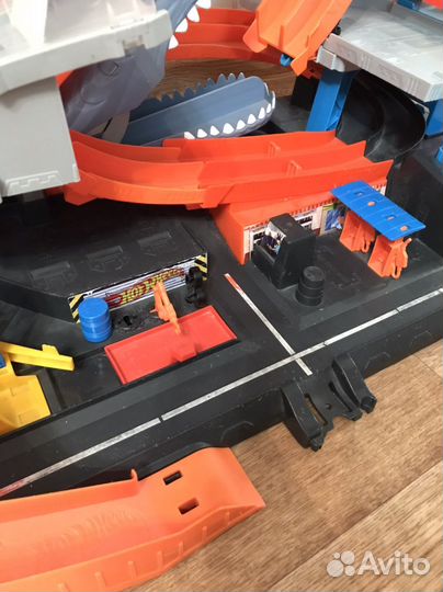 Hot wheels трек акула