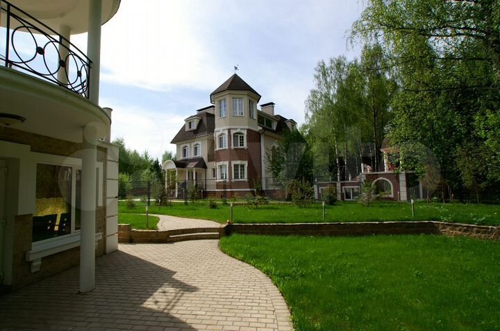 Коттедж 668 м² на участке 40 сот.