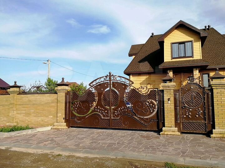 Коттедж 232 м² на участке 10 сот.