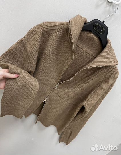 Свитер на молнии