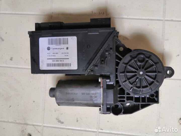 Мотор стеклоподъемника VW Touareg 2006 3.6