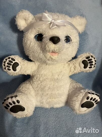Прелестный шерстяной ребенок Полярный медвежонок