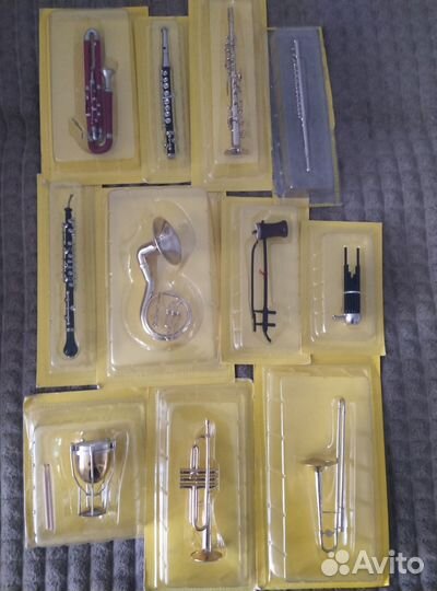 Коллекция музыкальных инструментов в миниатюре