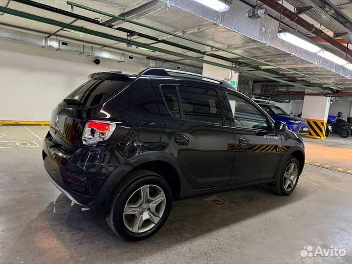 Renault Sandero Stepway 1.6 МТ, 2020, битый, 16 078 км