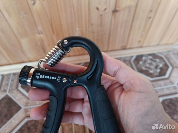Эспандер кистевой регулируемый