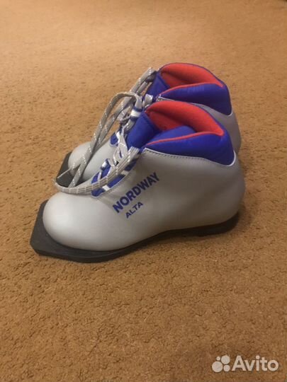 Лыжные ботинки