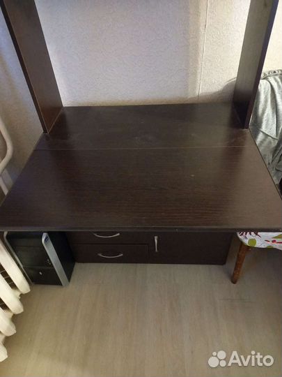 Письменный стол