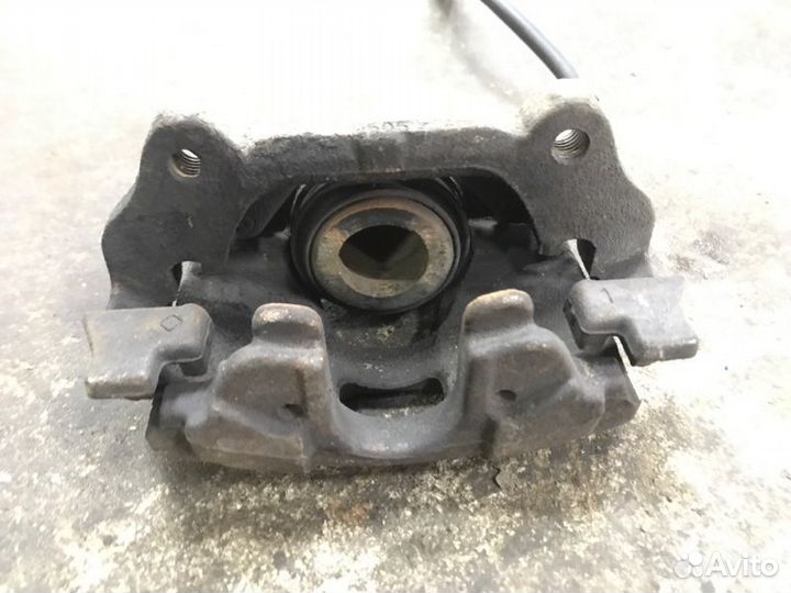 Тормозной суппорт передний правый Opel Vectra C