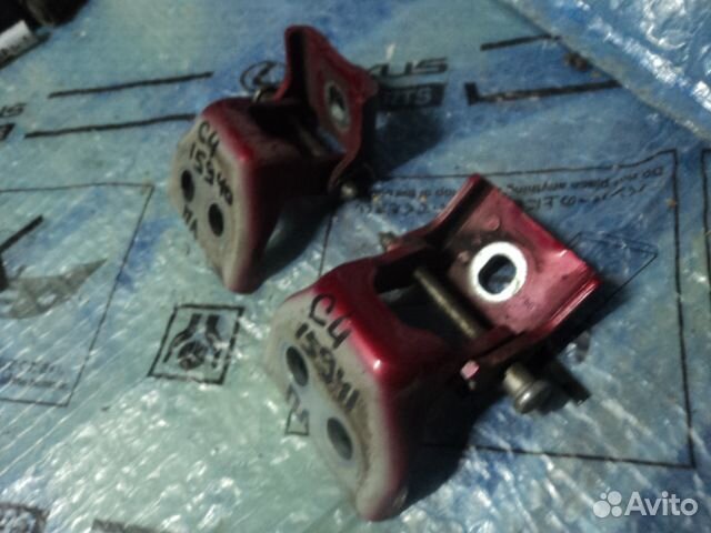 Петля передняя левая Citroen C4 1 Ситроен Ц4 2009