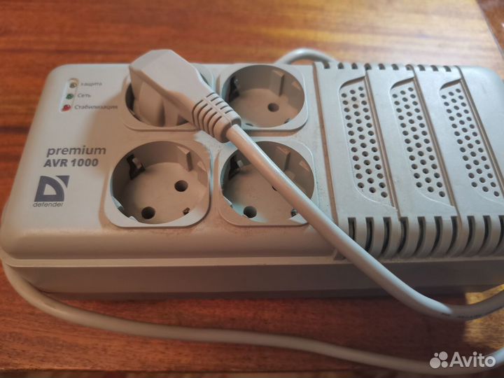 Стабилизатор напряжения Defender premium 1000