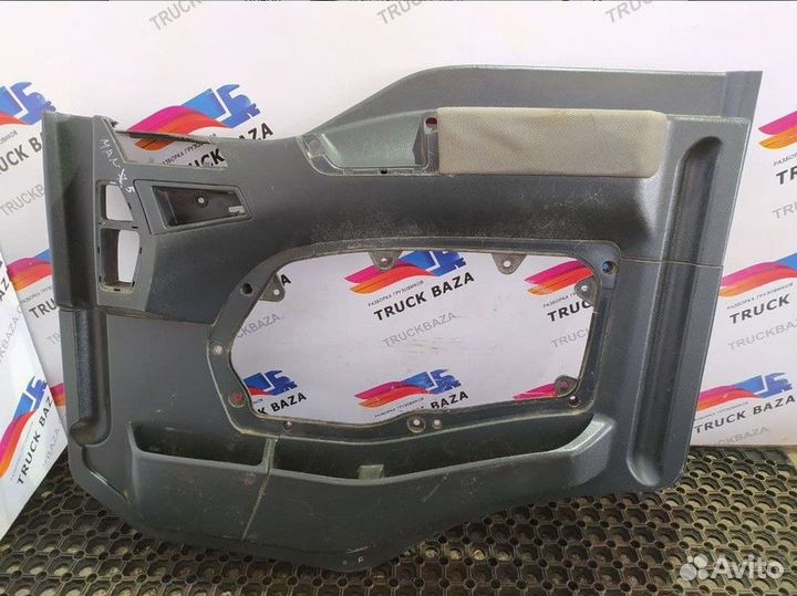 81626306026 Обшивка двери правая