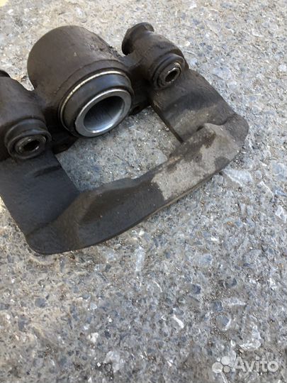 Суппорт задний mitsubishi pajero