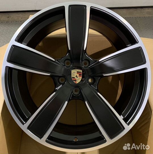 Новые диски на Porsche Cayenne Touareg R21