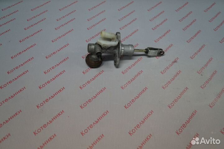 Nissan 30610-5M00A Цилиндр сцепления главный