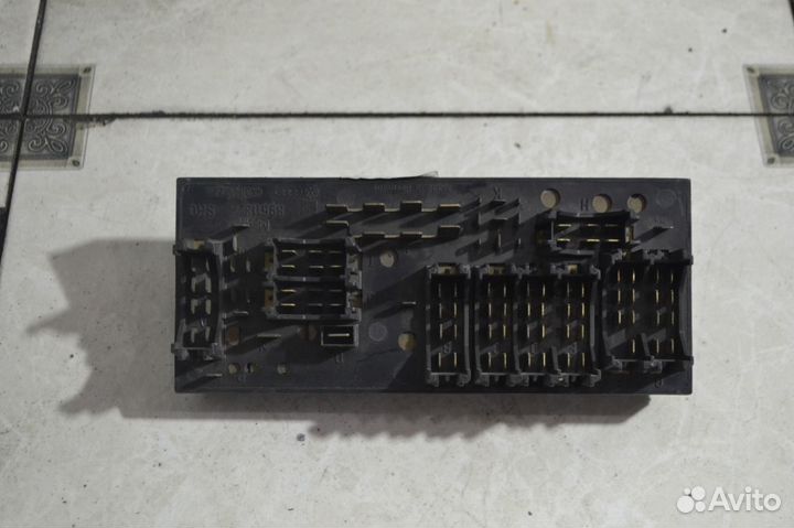 Блок предохранителей Audi 80