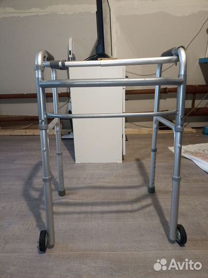 Костыли, ходунки,трости