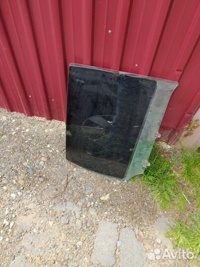 Левое заднее стекло ниссан ноут