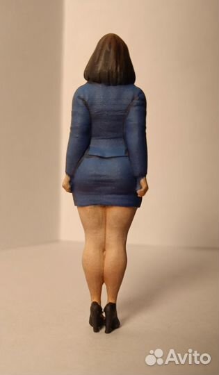 Фигурка девушка ню секретарша пин ап 1/43