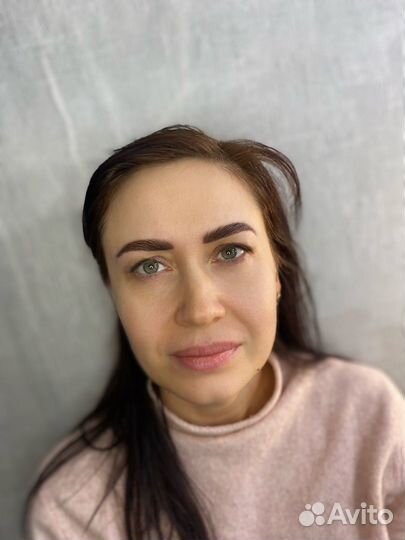 Модель на оформление бровей
